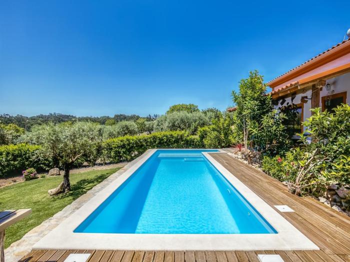 Carcavelos Villa with Pool