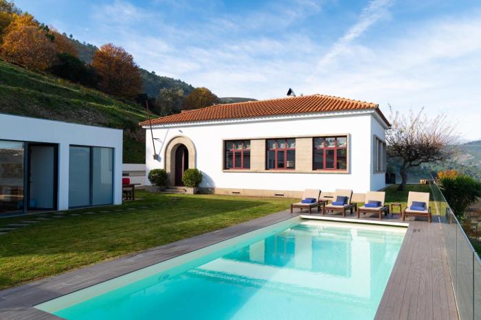 Spacious Villa with Private Pool & Garden in Douro, by Hopstays
