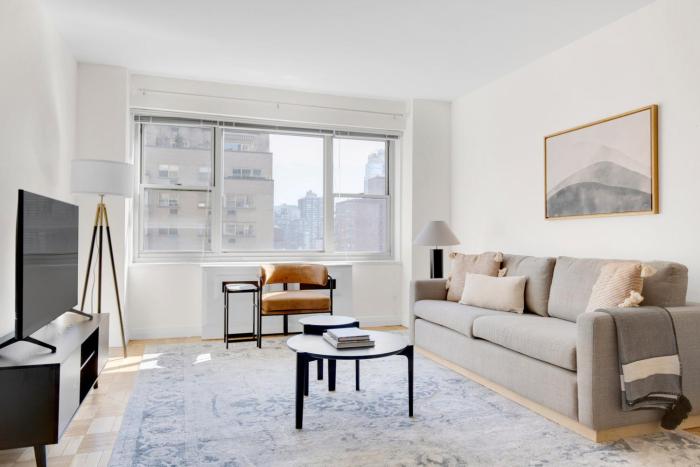 Midtown 1BR w Gym Doorman nr Grand Central NYC-747