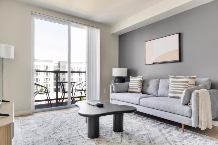 Blueground Meridian Park balcony nr Shoreline Park SEA-929