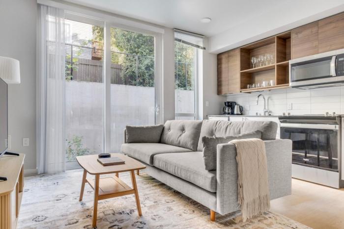 Blueground West Queen Anne balcony nr Kerry Park SEA-938