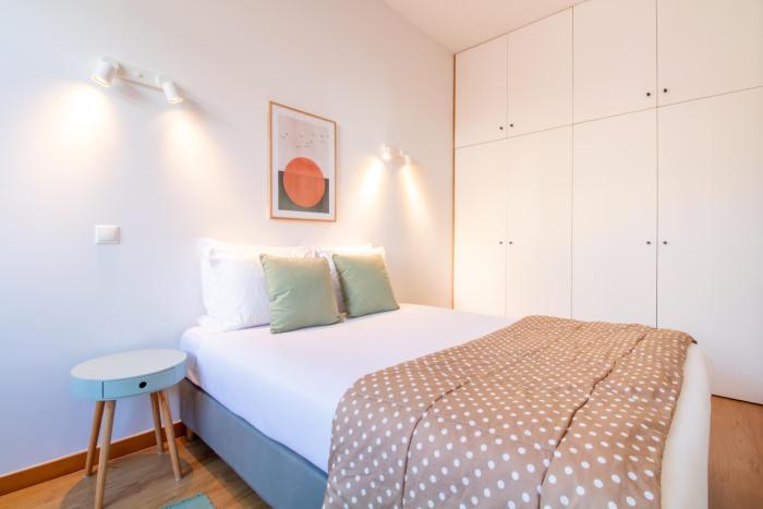 Bright 1BR with Parking in Bolhão by LovelyStay