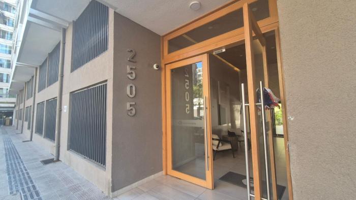 Santiago Estudio Moderno Movistar ArenaMetro Toesca