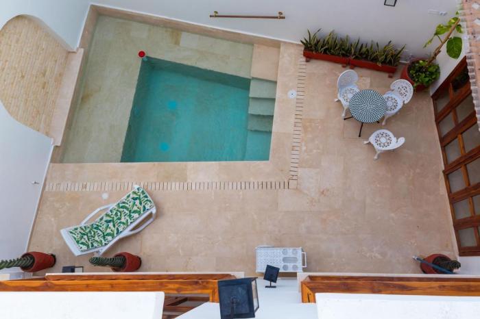 Casa Bali Castillo View Private Pool & Rooftop, Near Historic Center