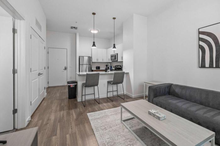 Boulevard Stays Modern Tempe 1BR ASU Pool Gym 02