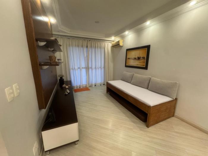 Apartamento grande, com ar condicionado e perto da praia!