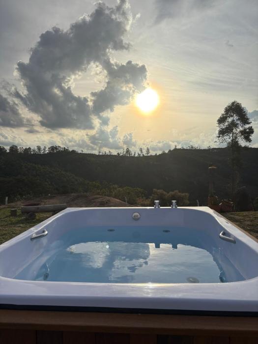 Cabana charmosa com vista deslumbrante!