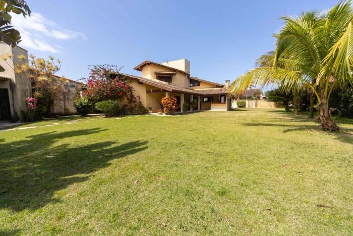 Casa com Area Gourmet e Quintal a 200 m da Praia