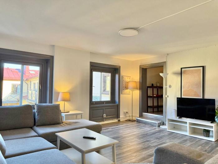 Workers HQ • 7BR Suites • 16 Beds • City Center