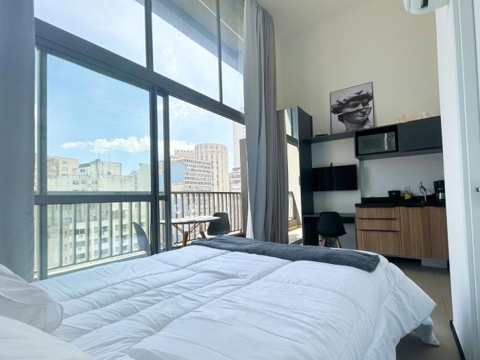 Consolacao com Luxo e Vista- Pé Direito Duplo - Prox Metro - Vista livre - 16andar - Por do Sol - Academia - Coworking - Cinema -Rooftop - Mercadinho 24hrs - Internet 500mb