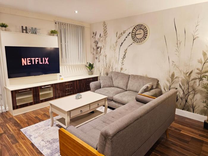 Spacious 2-bedroom Flat, Edgware London