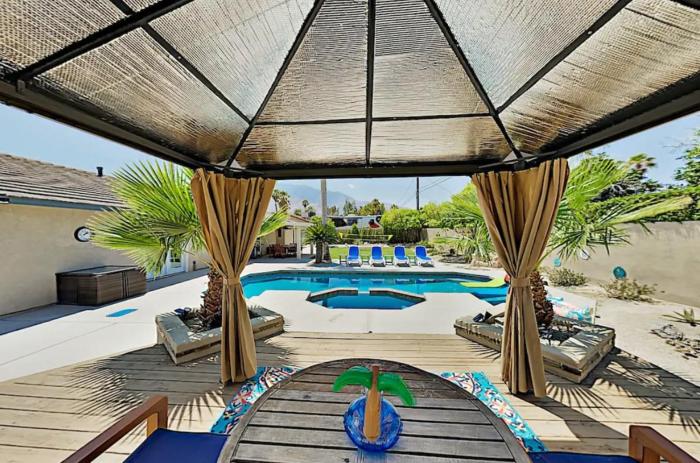 Luxe Retreat - Backyard Oasis