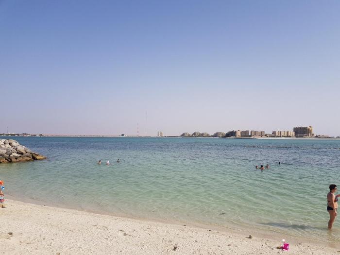 Dominique jacuzzi cielo mar