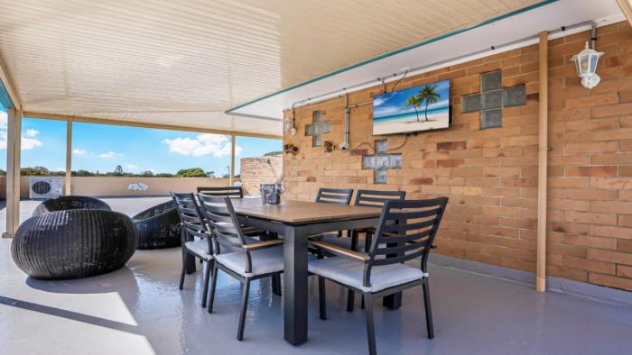 Two Storey Gem In Heart Of Woorim