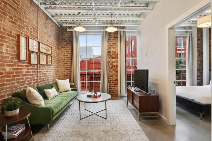 Modern One Bedroom with Balcony