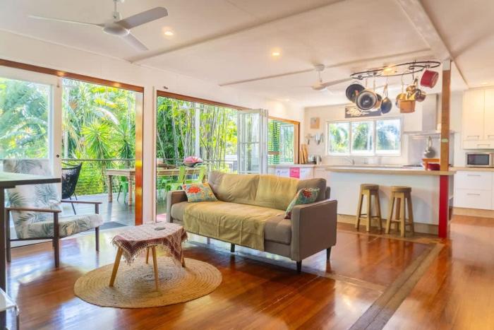 Urban Jungle Townhouse - Tropical Living