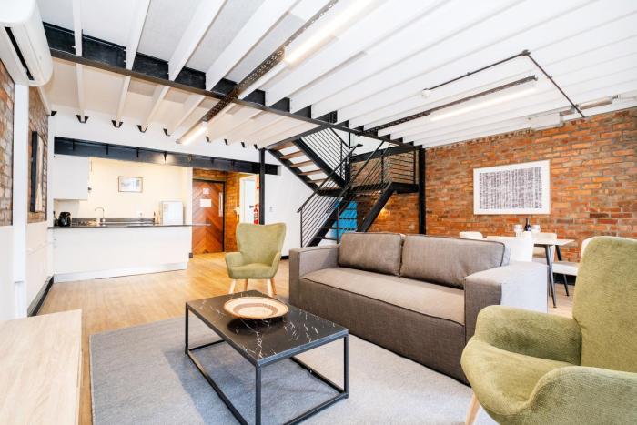 1004 - Spacious 2Brdm City-Center Apt with Parking