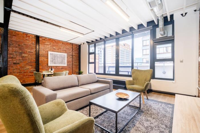 1006 - Spacious 2Brdm City-Center Apt with Parking