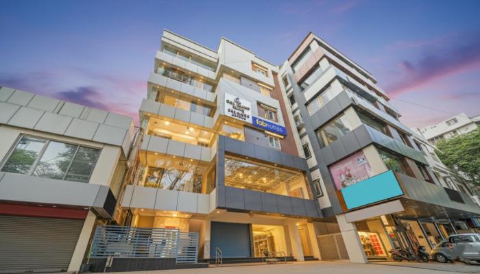 FabHotel Redmoon Suites - Nr Brookfield