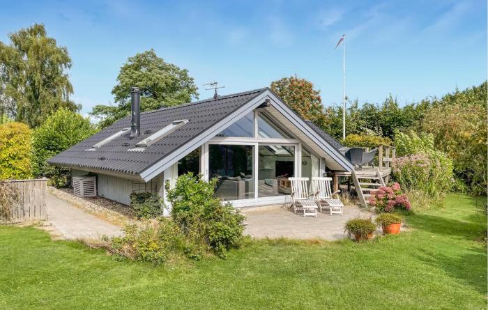 Awesome Home In Tranekær With Wifi