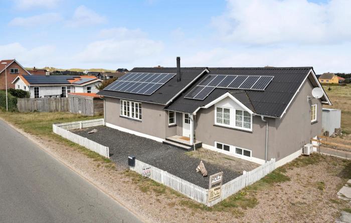 Stunning Home In Harboøre With Wifi