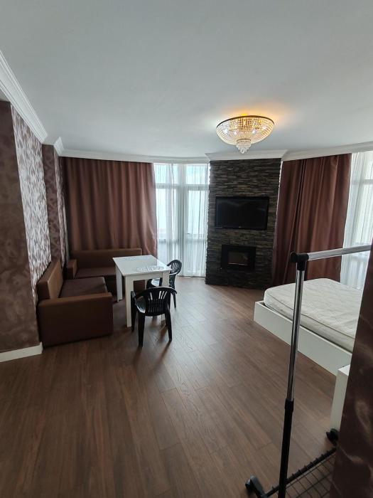 Сдаётся кваритра в Батуми от собственника студия от моря 100м высокий этаж вид на море и горы рядом ТЦ Гранд молл и Аквапарк хорошое распо?