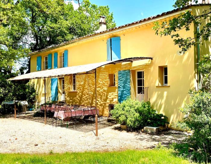 Villa Les Chênes avec piscine dans un domaine viticole 5 suites 11 pers