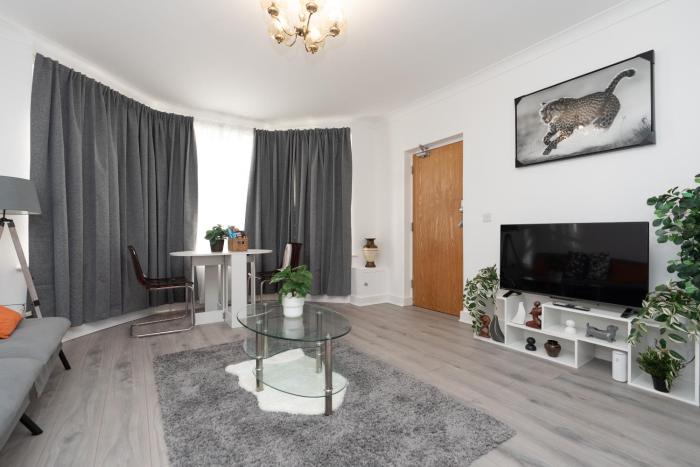 Stay Easy Two Bedroom Apartment With Free Parking