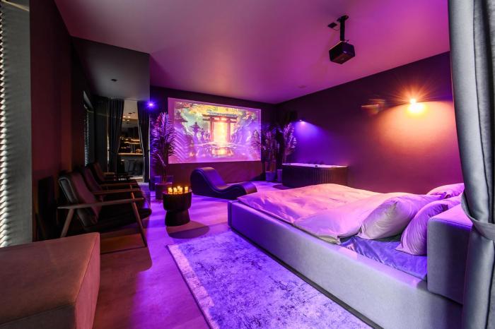 Jacuzzi Cinema Japandi 2