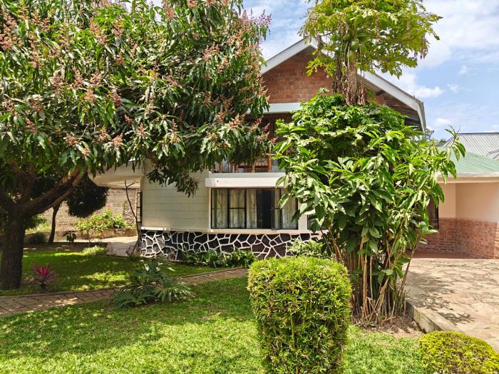 Arusha Garden Home - Antique Villa