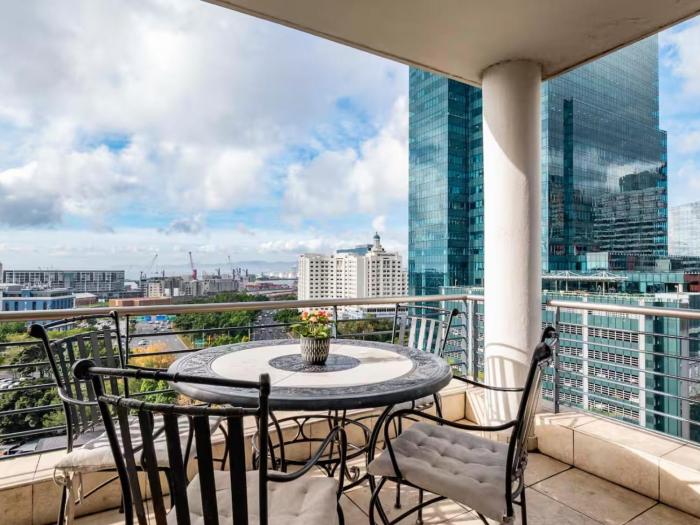 Spacious 2BR Apartment & Parking Central CT