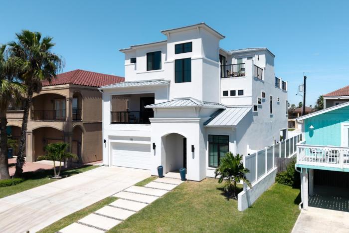 Miramar House, 120 E, Constellation home