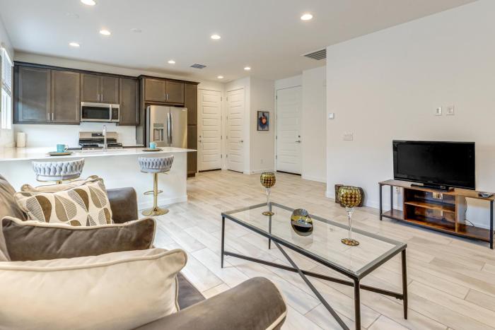 Lake and Mtn Views Modern Apache Junction Getaway