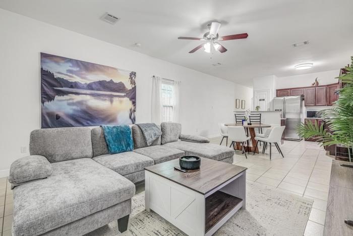 Prime Downtown Location! 2 minutes from UH & TSU