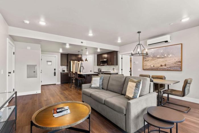 Luxury Black Rock Resort Suite Unit A