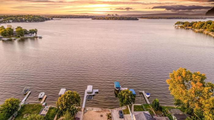 Mineola Bay Lakeview and Access - Fully Furnished Monthly & Seasonal Rental in Fox Lake