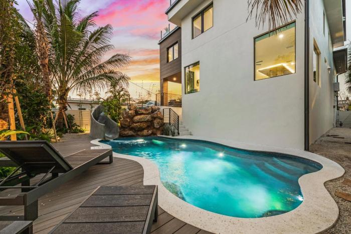 Knot A Basic Beach House