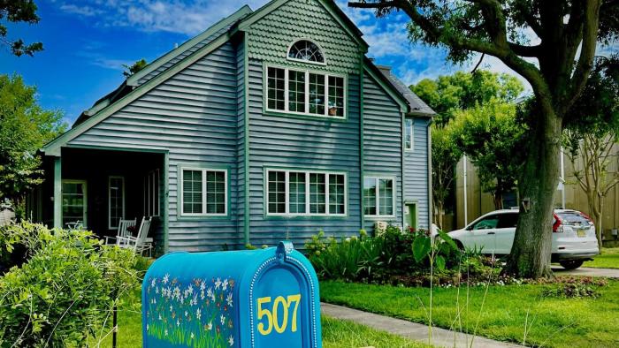 Pet Friendly And Steps To The Bay