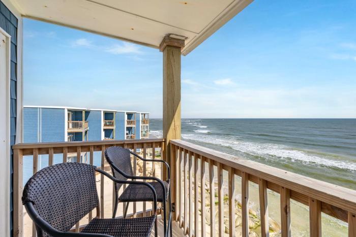 Steps to Sand! 3rd-Floor North Topsail Beach Condo