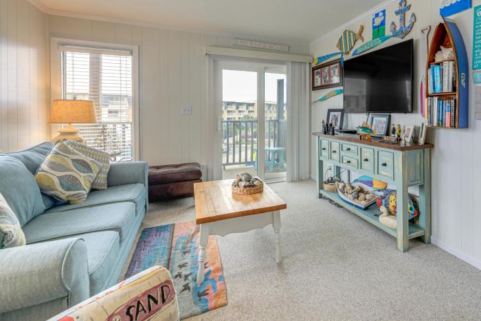 Steps to Sand! Condo with 2 Pools in Atlantic Beach