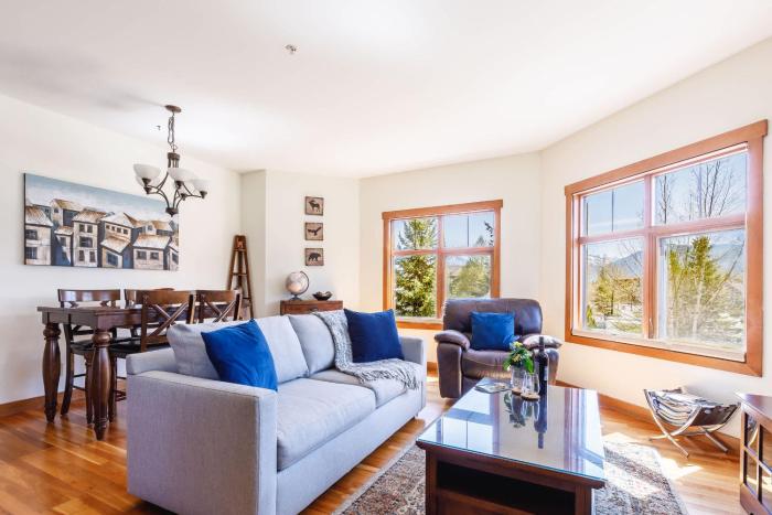 McAuley Manor - Mountain Views Downtown Location