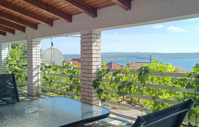 1 Bedroom Cozy Apartment In Maslenica