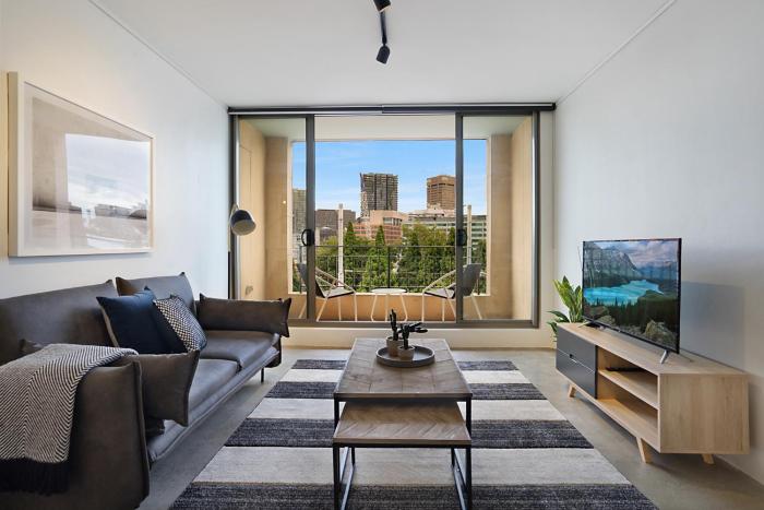 Central 1-Bedroom Apartment with City Views