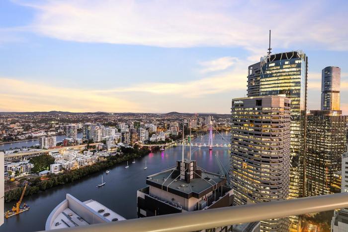 Amazing 2Bed-2Bath-1Car-Balcony-Views - CBD
