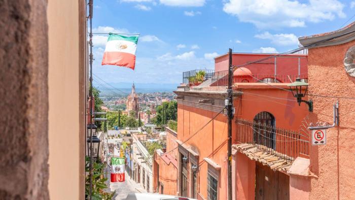 Centro 2BR, Rooftop Terrace, Walk to Parroquia