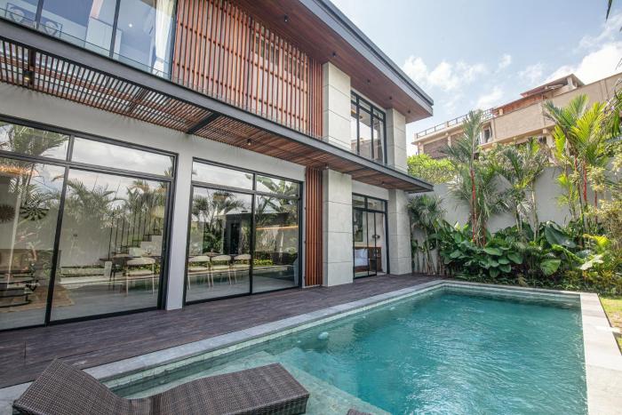 Luxury 5-Bedroom Villa in Canggu, Walk to the Beac