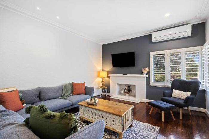 Stylish 3-Bedroom Home near Scarborough Beach