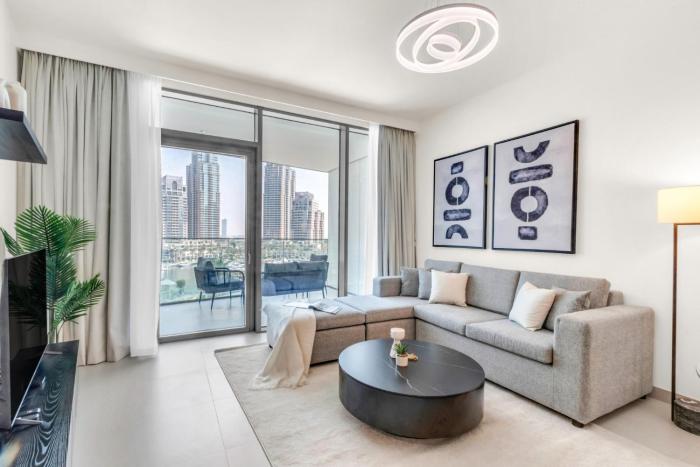 Modern Waterfront Living with Stunning Views