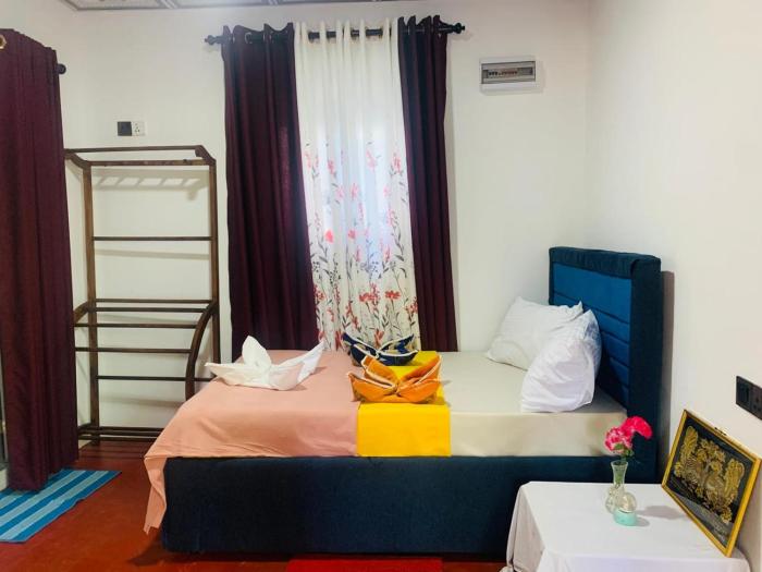 Ella, Private One-Bedroom Apartment with Attached Bath & Open Kitchen -