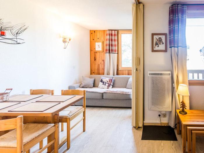 Studio rénové idéalement situé à Montchavin, proches pistes et commerces, avec balcon et parking gratuit - FR-1-329-22